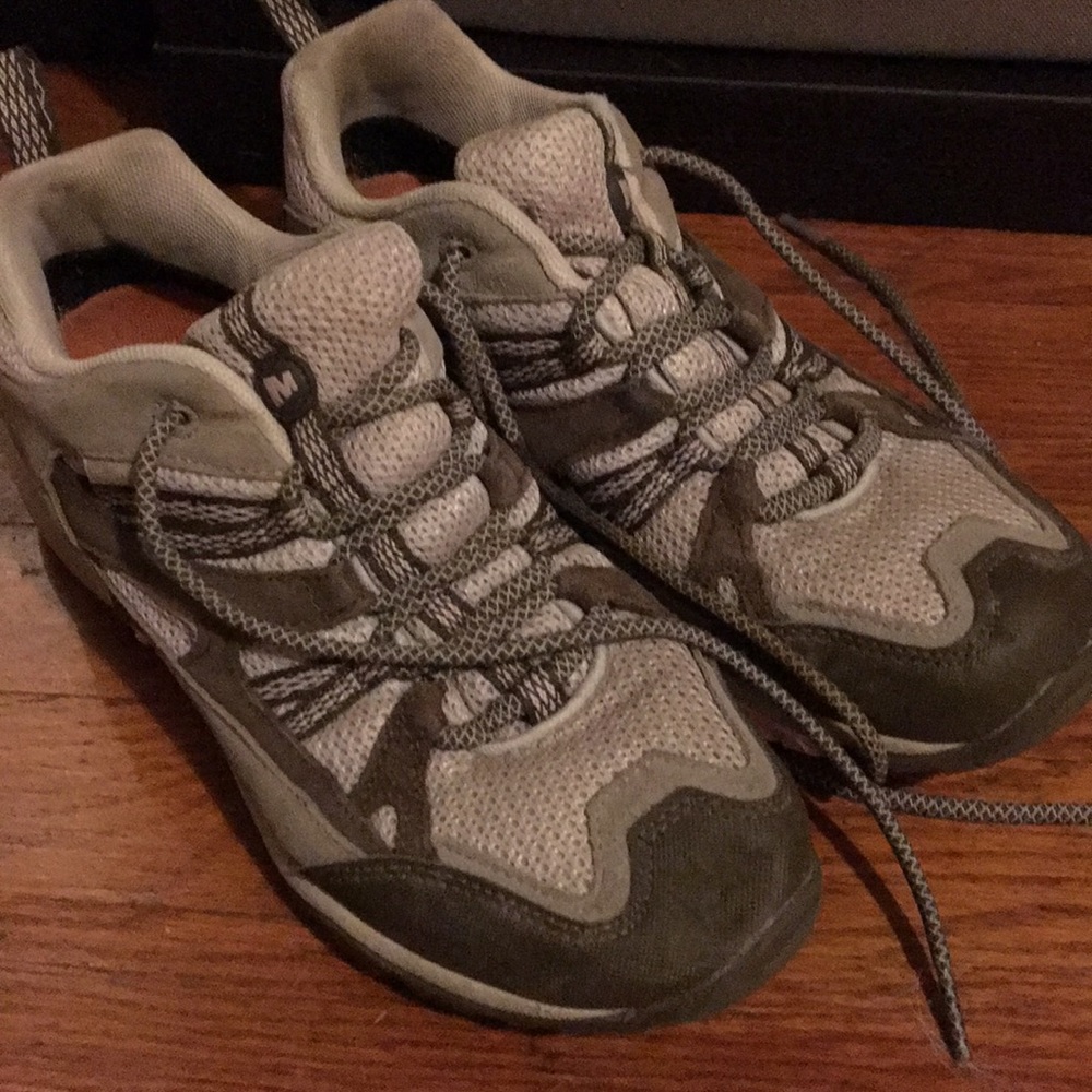 Women’s Merrell size 8.5 Hiking Shoes